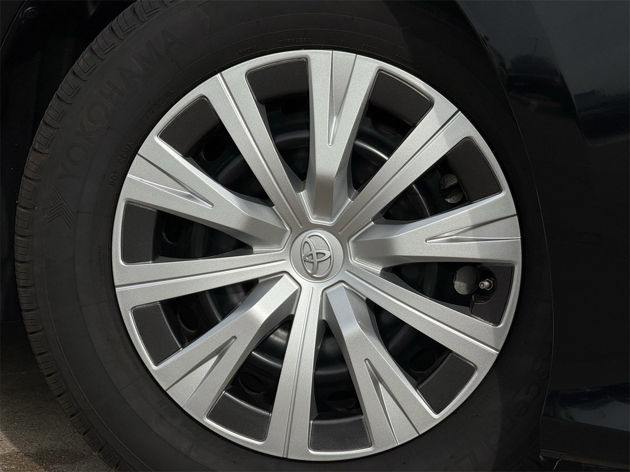 Used 2023 Toyota Camry LE image 9