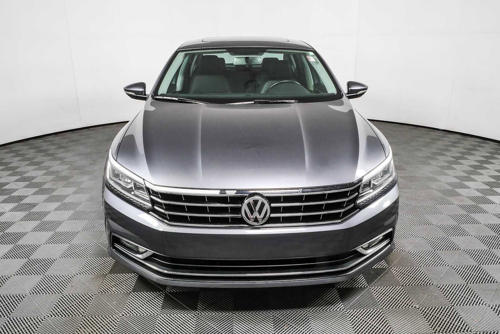 Used 2018 Volkswagen Passat 2.0T SE FWD image 25
