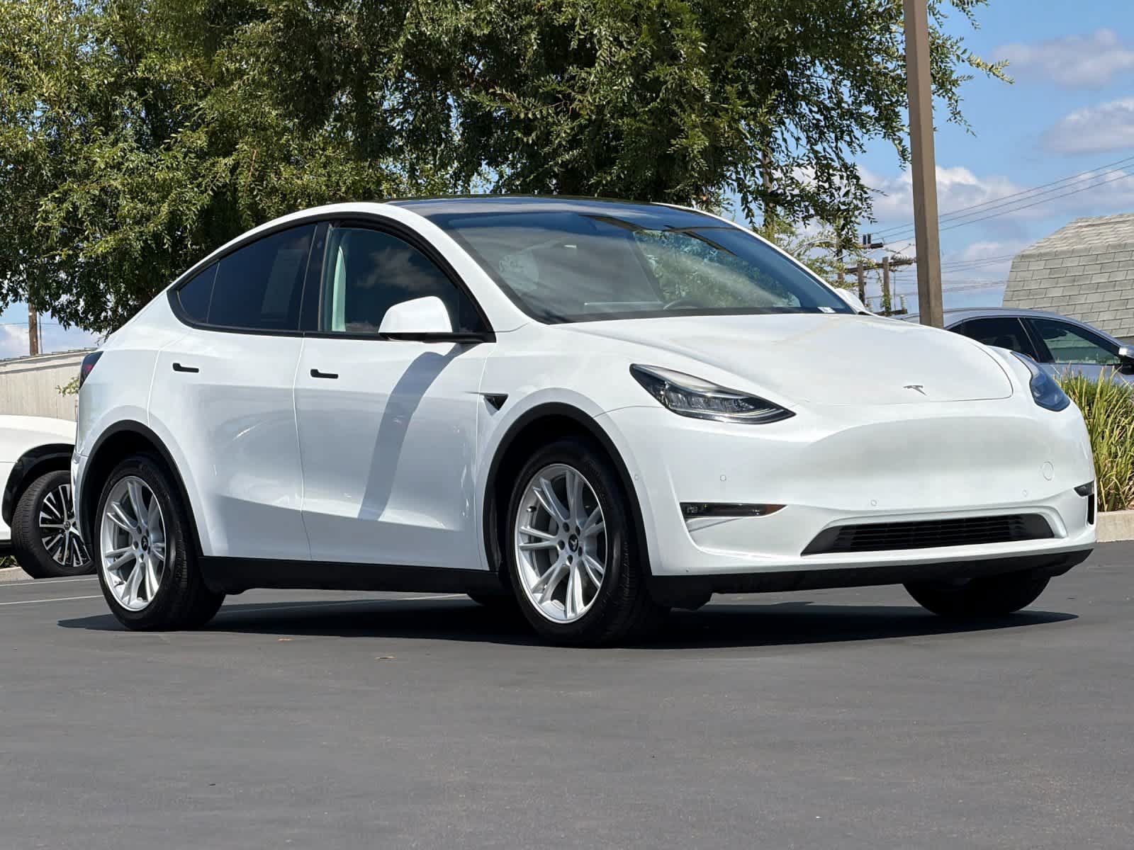Used 2022 Tesla Model Y Long Range AWD/4WD image 5