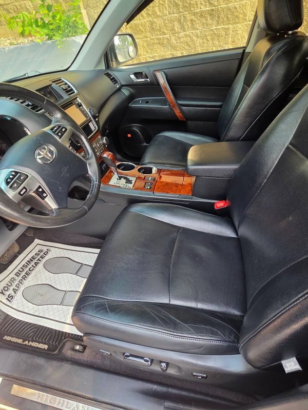 Used 2013 Toyota Highlander Limited AWD/4WD image 6