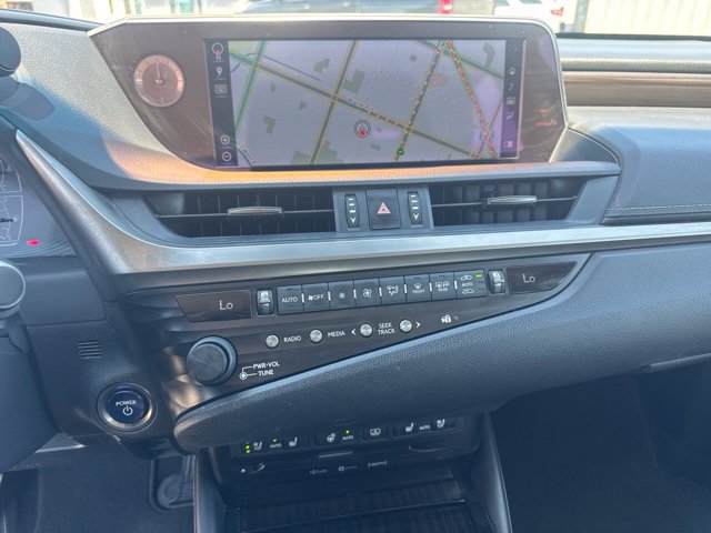 Used 2019 Lexus ES 300h w/ Accessory Package 2 FWD image 26