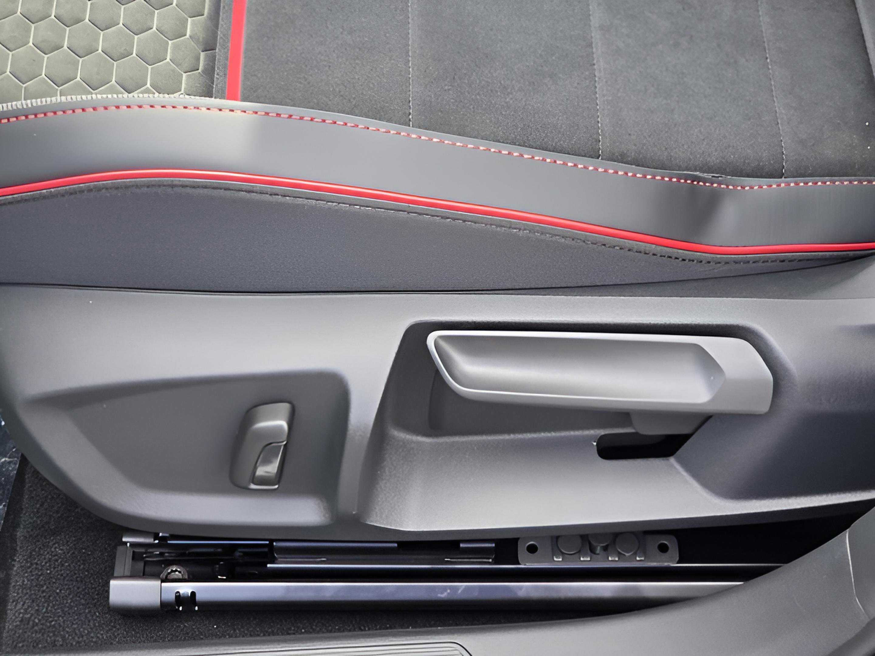 New 2026 Volkswagen Golf SE FWD image 13
