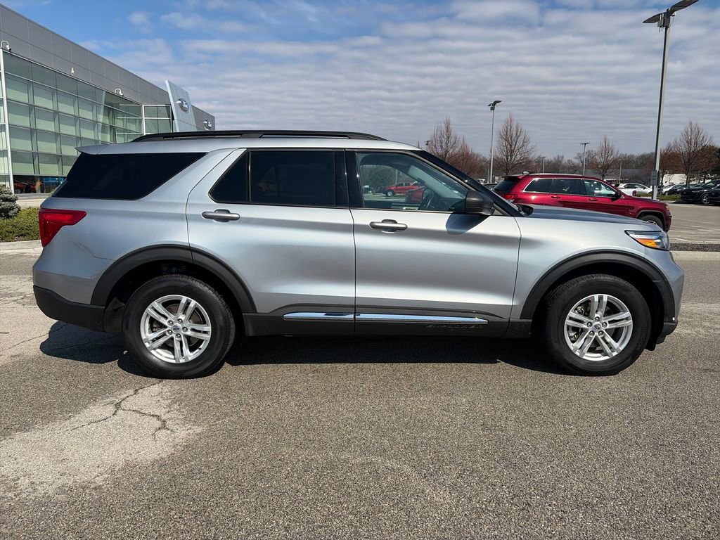 Used 2022 Ford Explorer XLT w/ Equipment Group 202A image 9