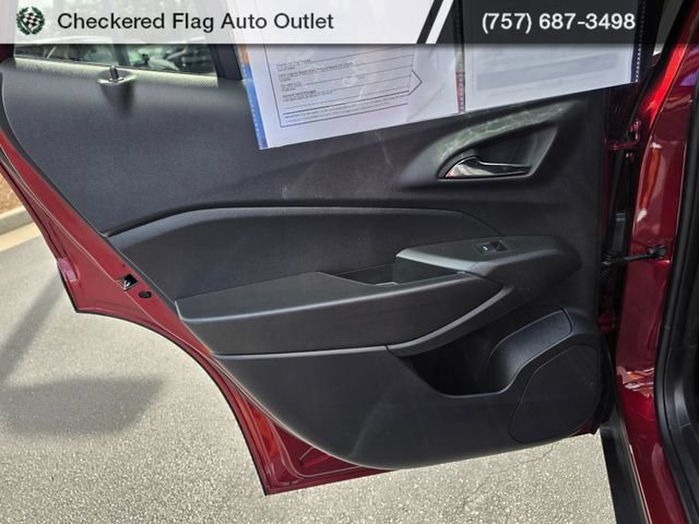Used 2024 Chevrolet Trax RS w/ Sunroof Package FWD image 40
