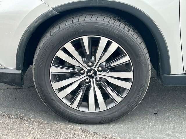 Used 2019 Mitsubishi Outlander SE image 11
