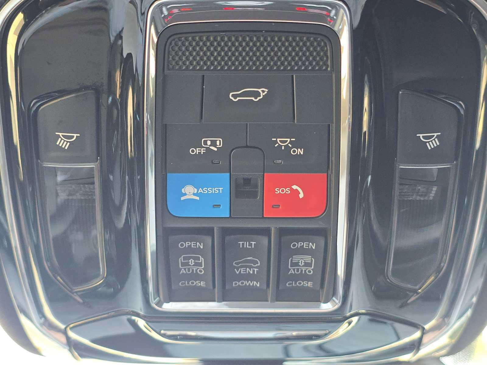 Used 2023 Jeep Grand Cherokee Overland w/ Luxury Tech Group IV AWD/4WD image 36