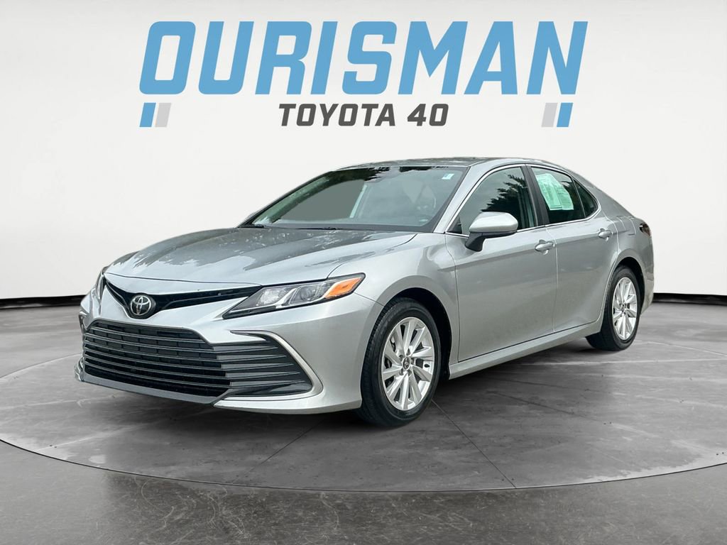 Used 2023 Toyota Camry LE image 3