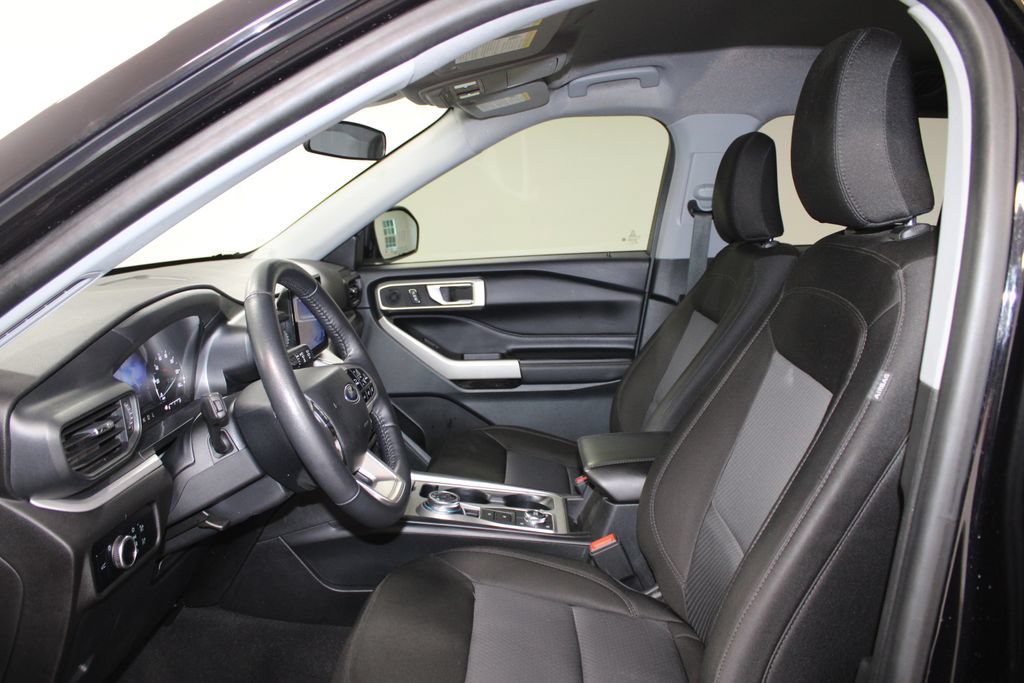 Used 2023 Ford Explorer XLT AWD/4WD image 21