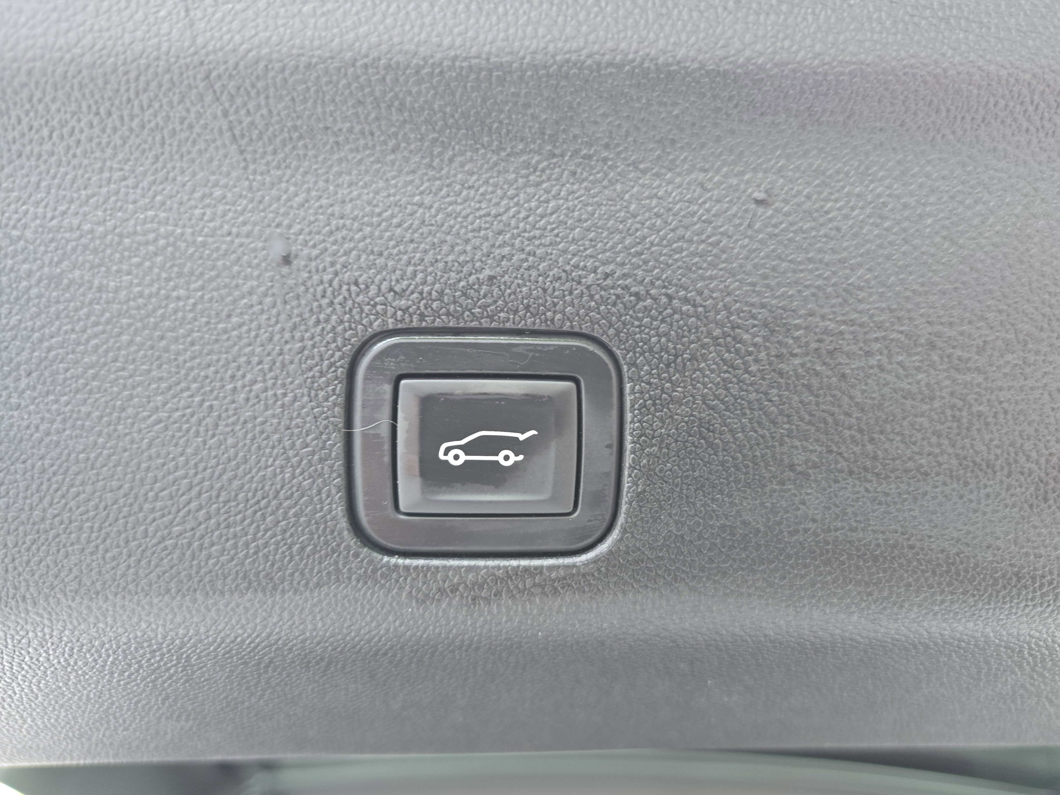 Used 2024 Chevrolet Tahoe Premier AWD/4WD image 14