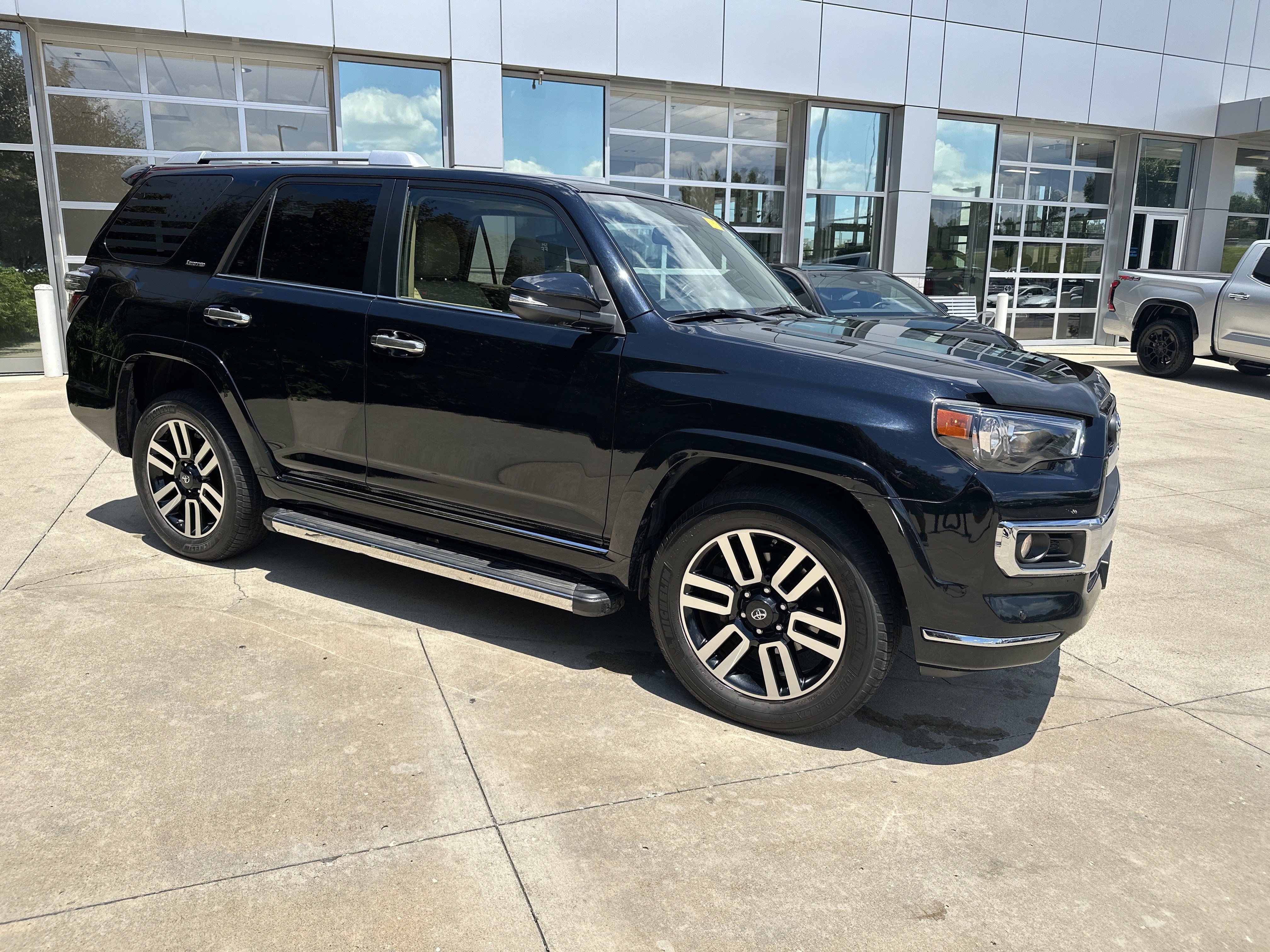 Used 2017 Toyota 4Runner Limited AWD/4WD image 2