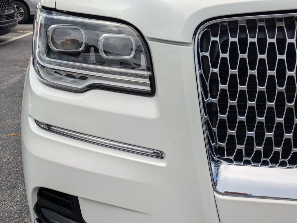 Certified 2022 Lincoln Navigator Reserve AWD/4WD image 11