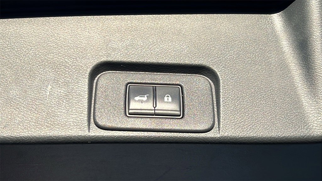 Used 2024 Nissan Rogue SV image 14