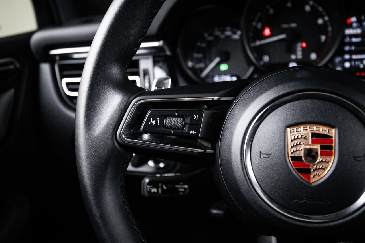 Certified 2023 Porsche Macan AWD/4WD image 17