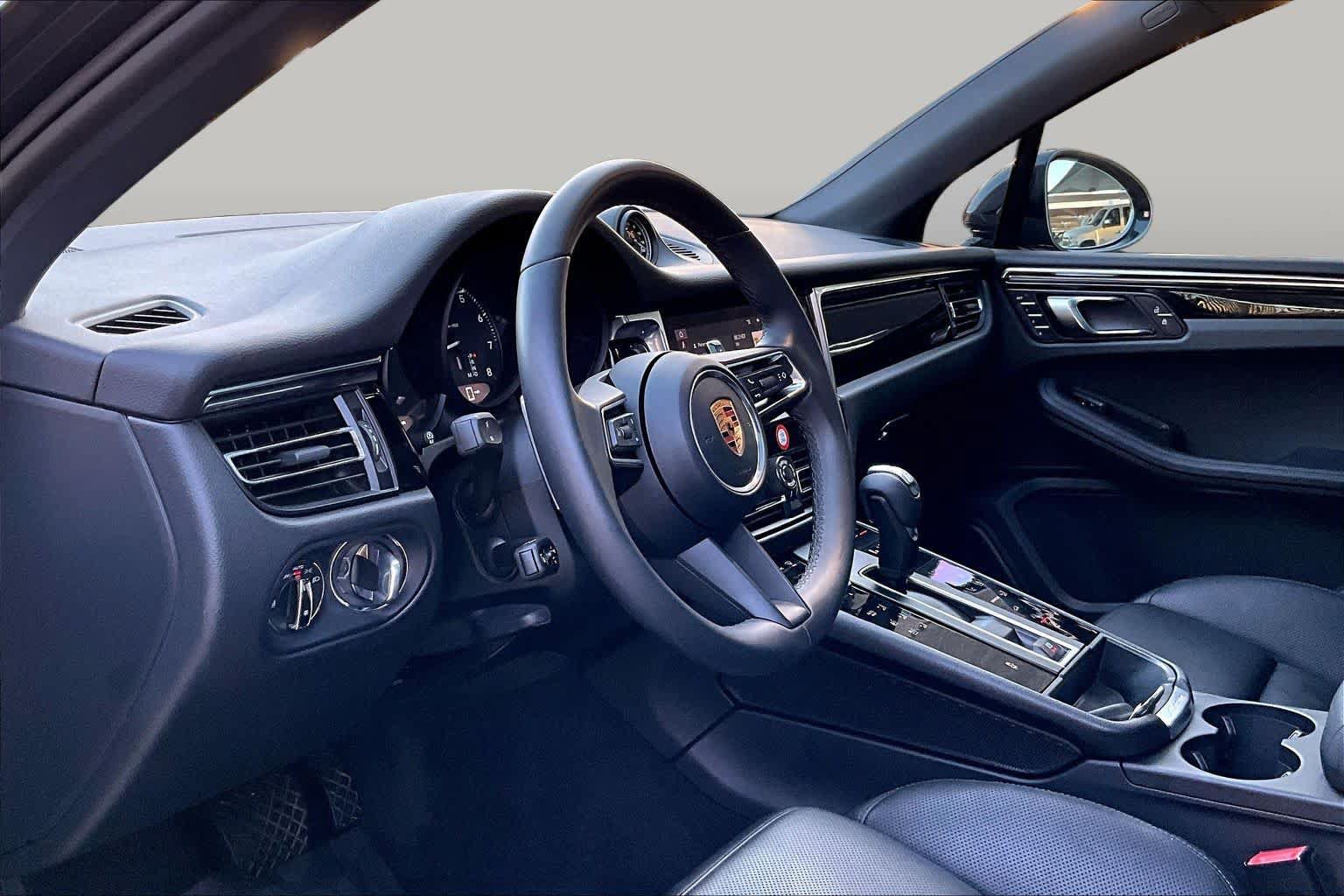 Used 2026 Porsche Macan AWD/4WD image 18