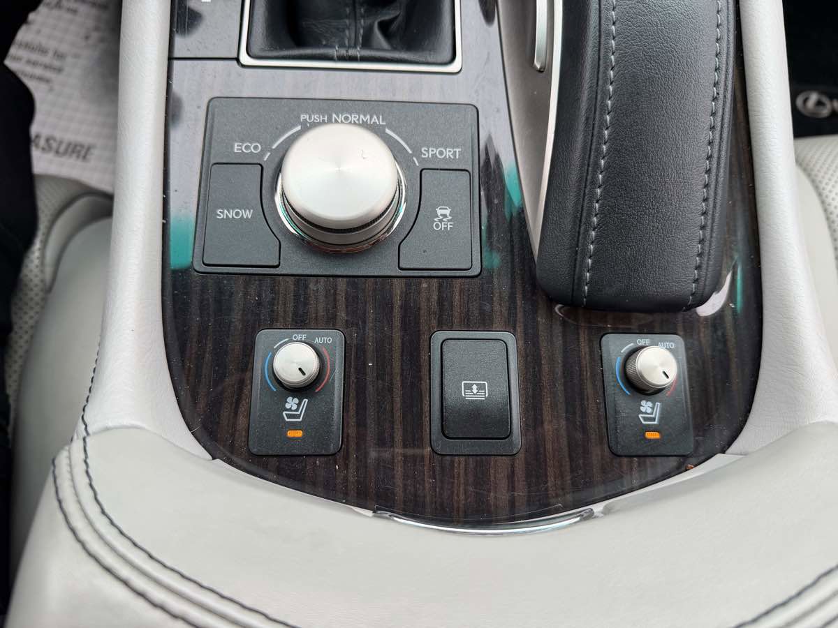 Used 2016 Lexus LS 460 AWD image 38