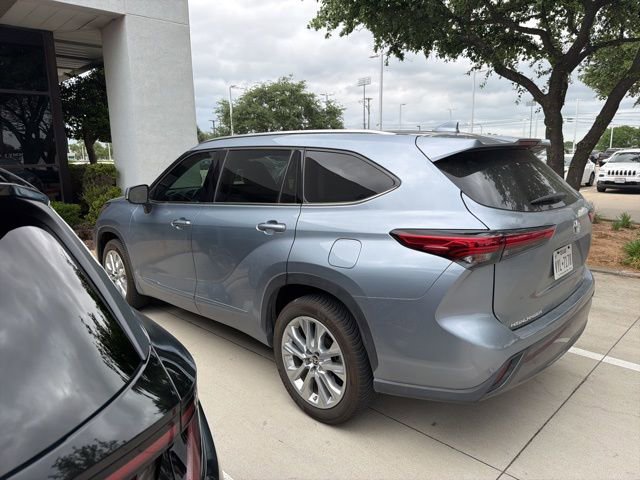 Used 2021 Toyota Highlander Limited image 10