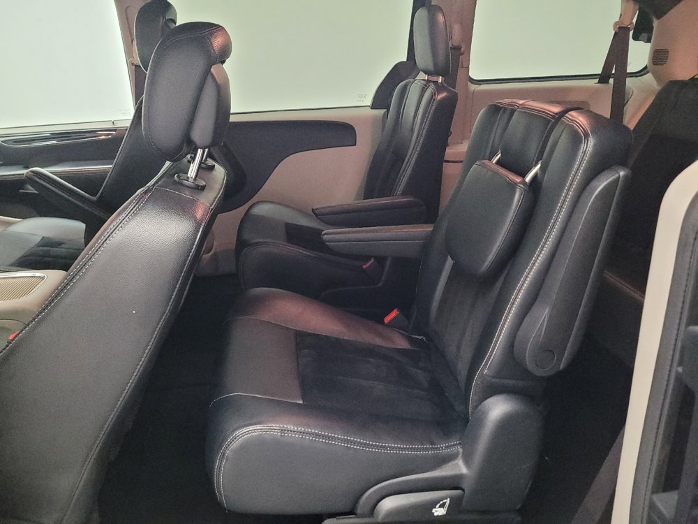 Used 2017 Dodge Grand Caravan SXT w/ Rear Park Assist Package FWD image 18
