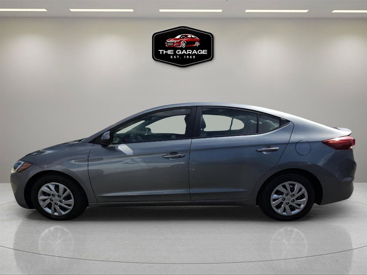 Used 2018 Hyundai Elantra SE FWD image 3