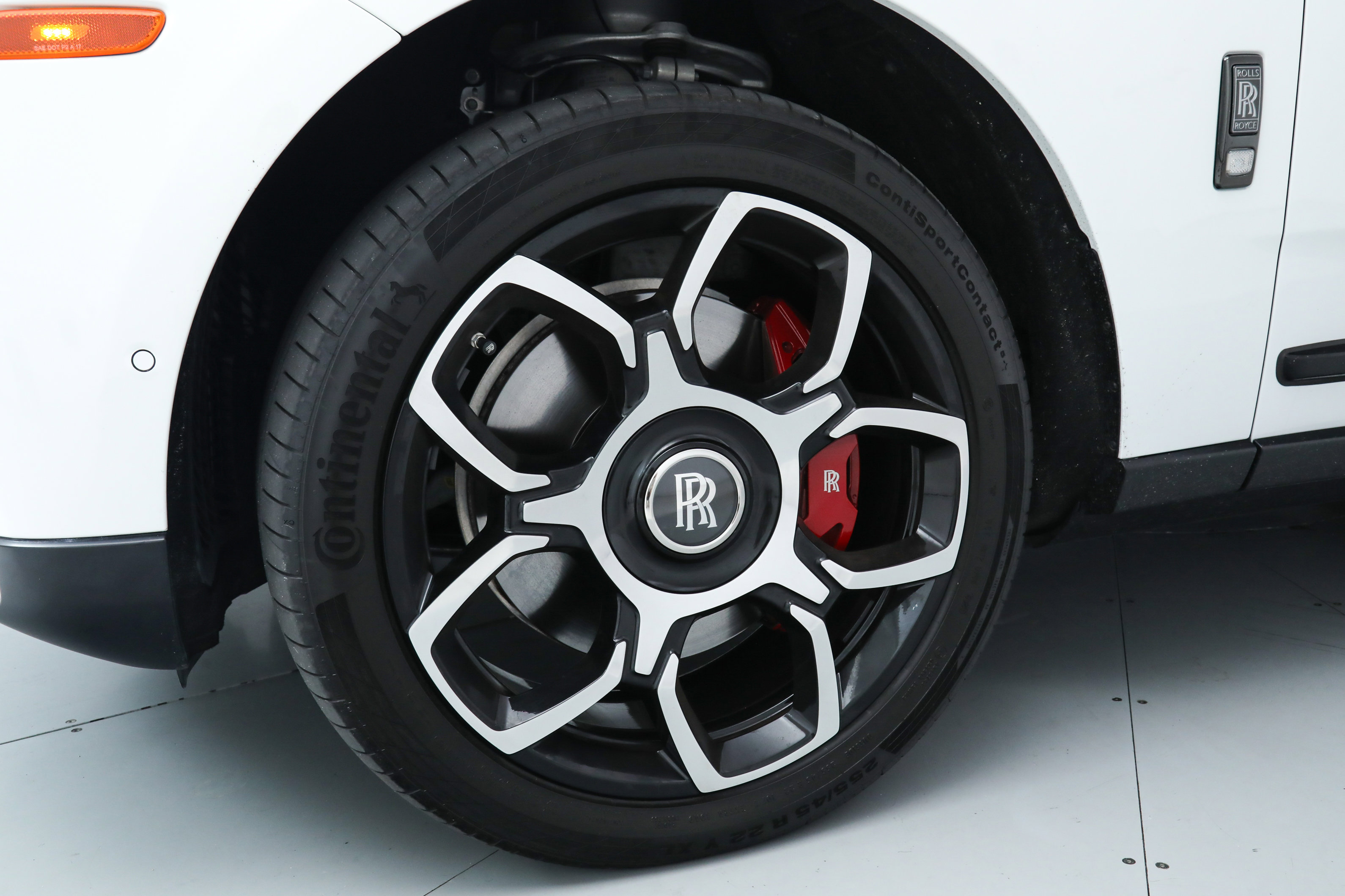 Used 2023 Rolls-Royce Cullinan Black Badge w/ Dark Exterior Package image 14