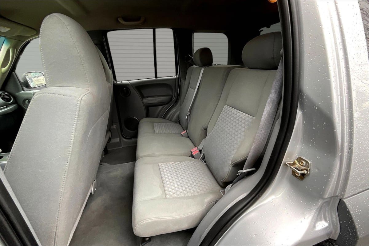 Used 2005 Jeep Liberty Sport AWD/4WD image 21