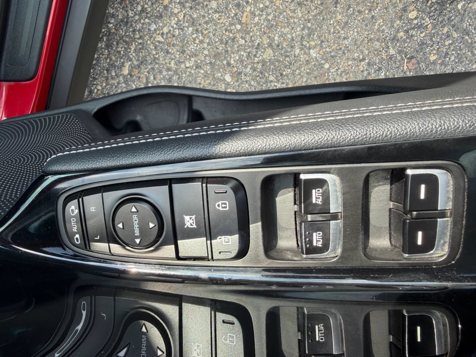 Used 2020 Kia Niro EX w/ Cold Weather Package FWD image 21