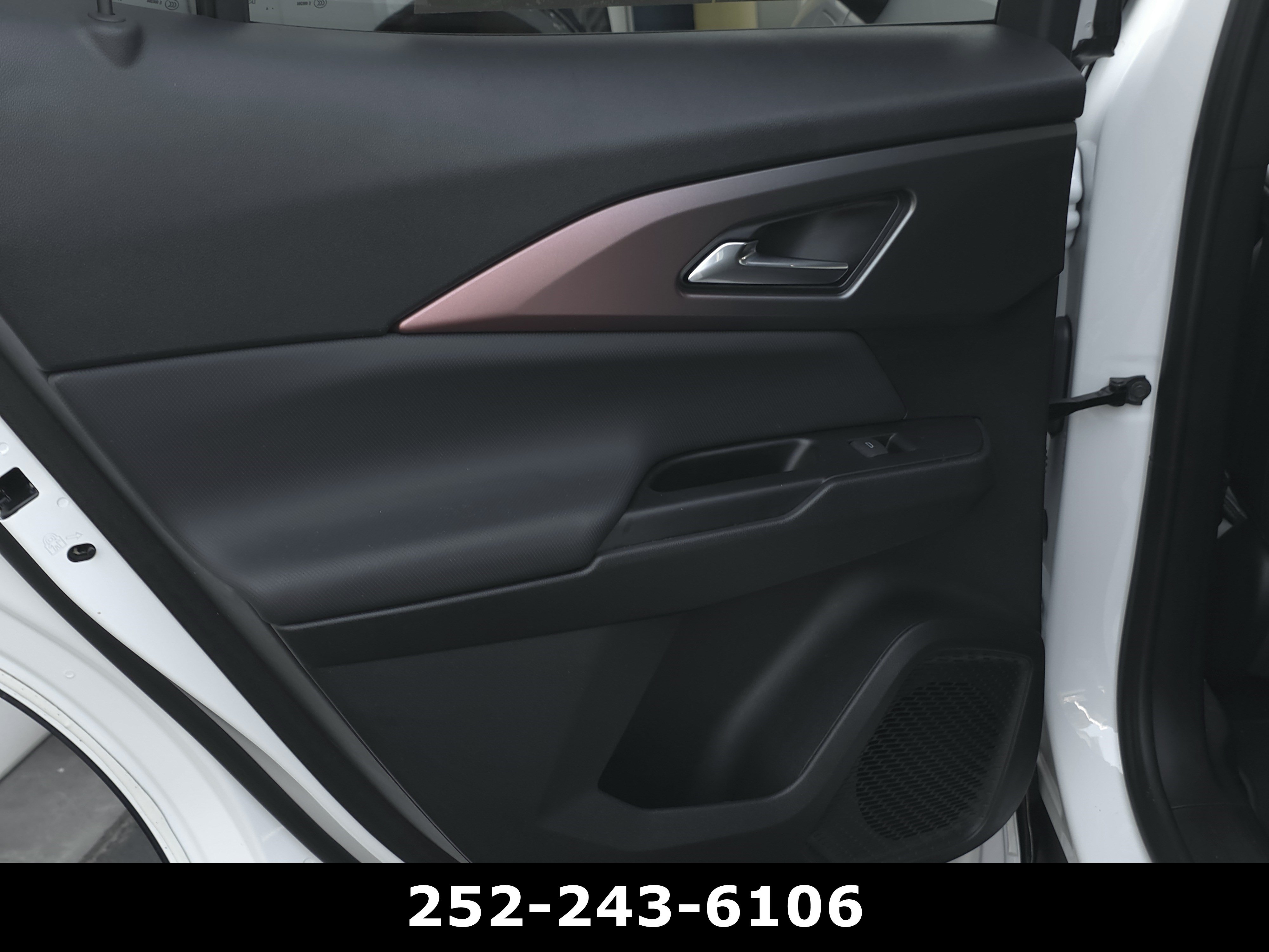 Used 2024 Chevrolet Equinox EV RS FWD image 39