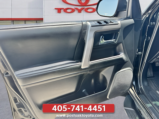 Used 2021 Toyota 4Runner SR5 AWD/4WD image 28