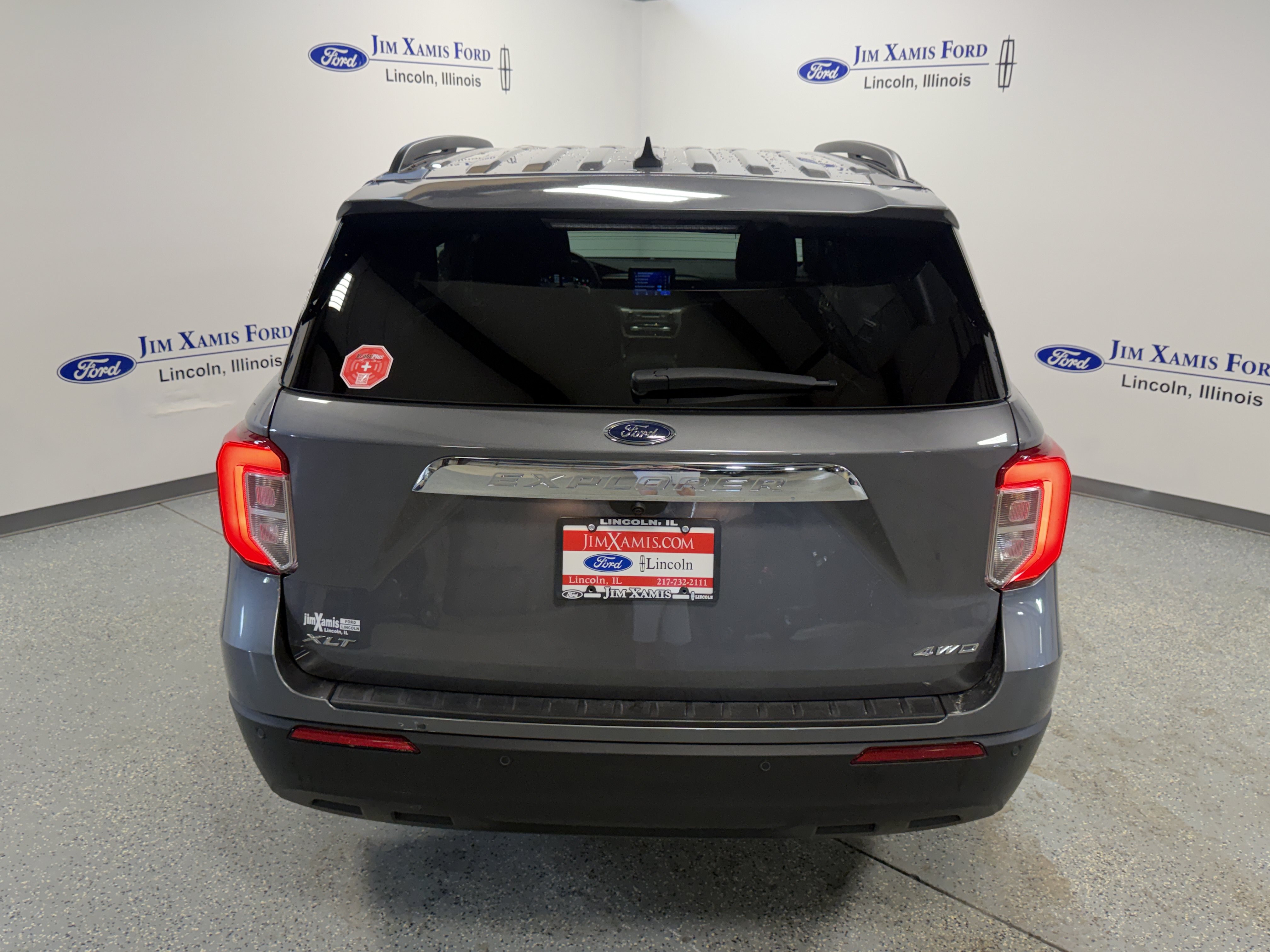 Used 2024 Ford Explorer XLT AWD/4WD image 32