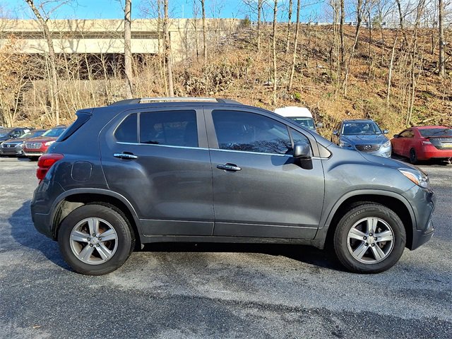Used 2017 Chevrolet Trax LT w/ LT Convenience Package image 9