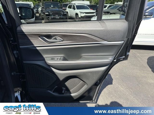 Certified 2025 Jeep Grand Cherokee Limited w/ MOPAR Finishing Package AWD/4WD image 23
