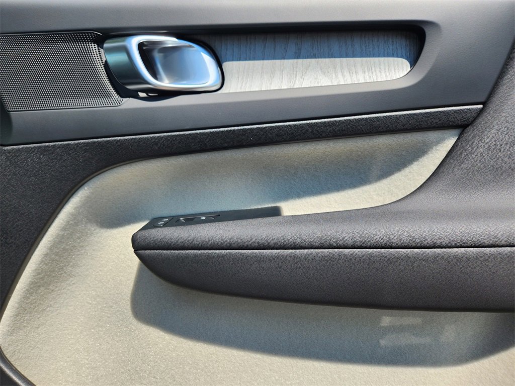 New 2026 Volvo XC40 B5 Plus w/ Protection Package Premier image 21