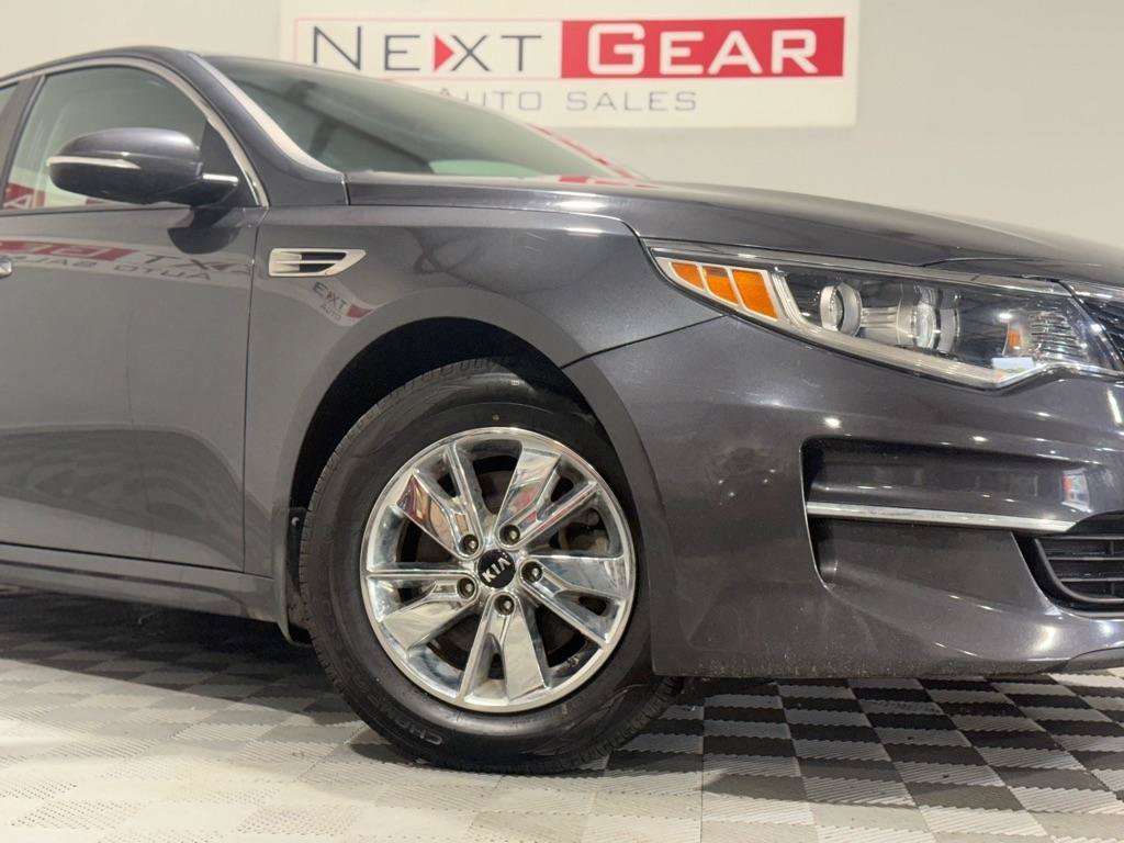 Used 2018 Kia Optima LX FWD image 3