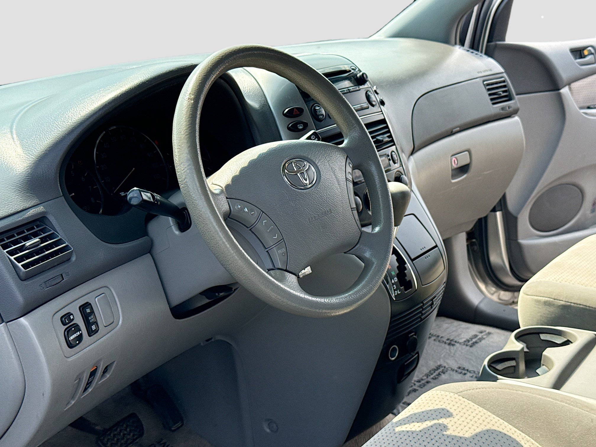 Used 2008 Toyota Sienna CE FWD image 3