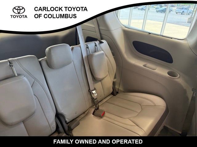 Used 2017 Chrysler Pacifica Touring-L image 17