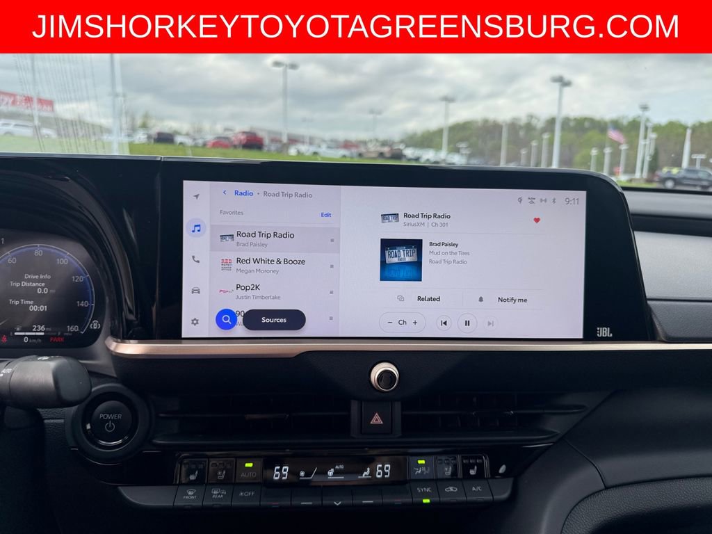 Used 2023 Toyota Crown Platinum image 17