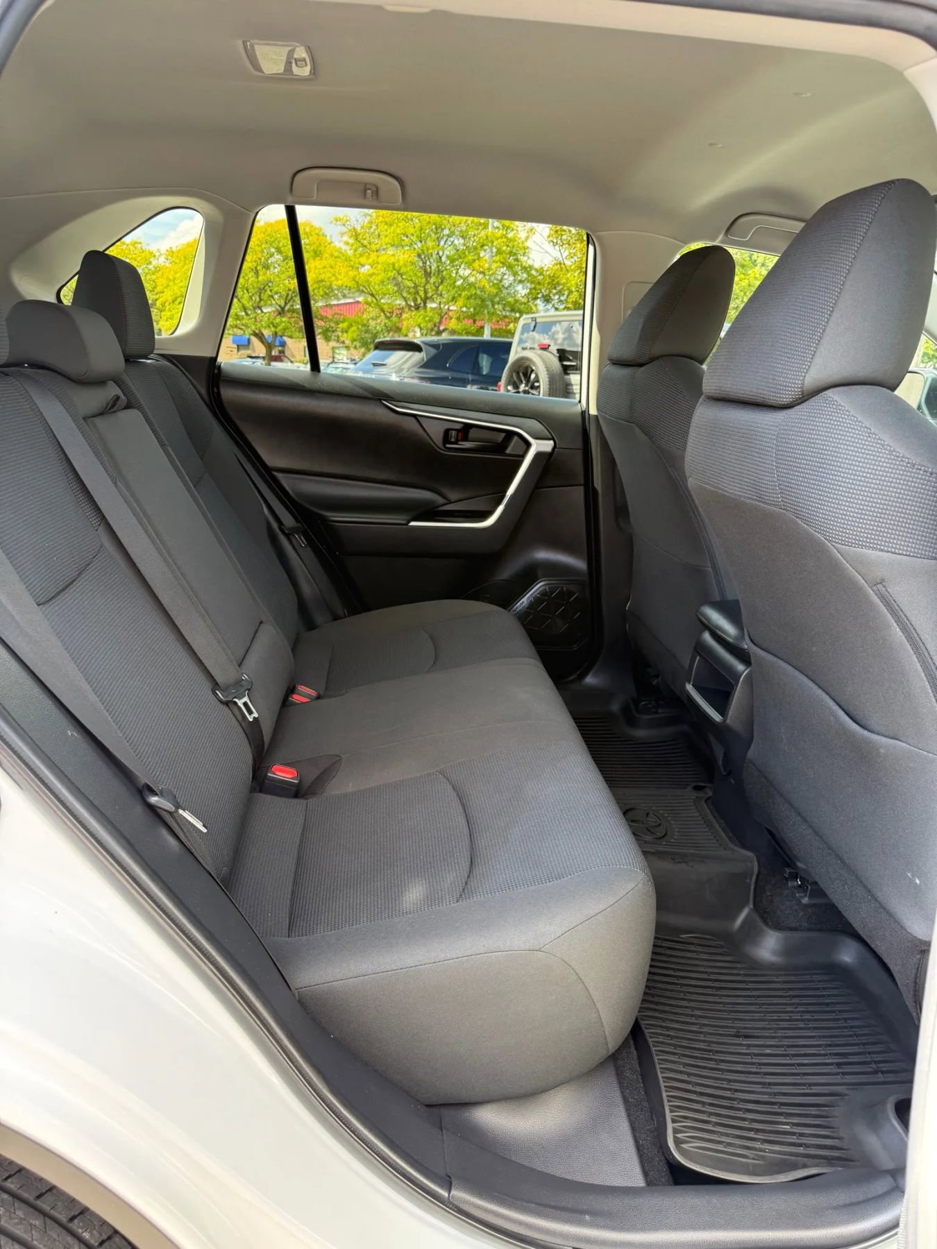 Used 2021 Toyota RAV4 LE image 16