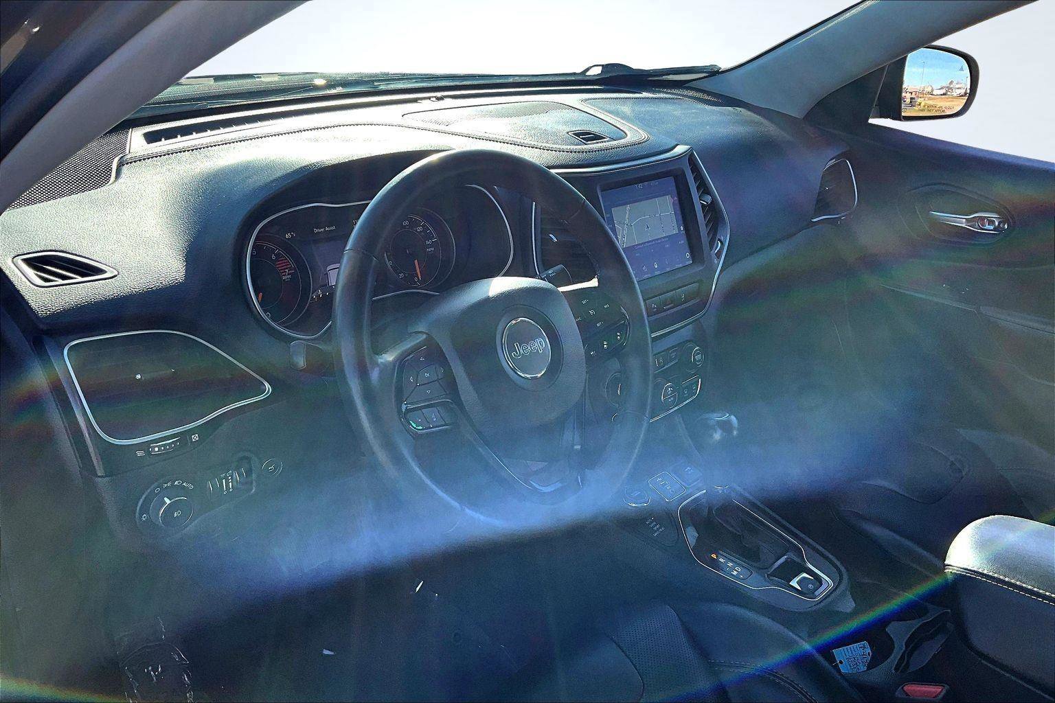 Used 2023 Jeep Cherokee Altitude Lux image 14