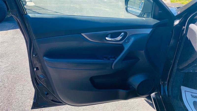 Used 2015 Nissan Rogue SV w/ SV Premium Package image 14