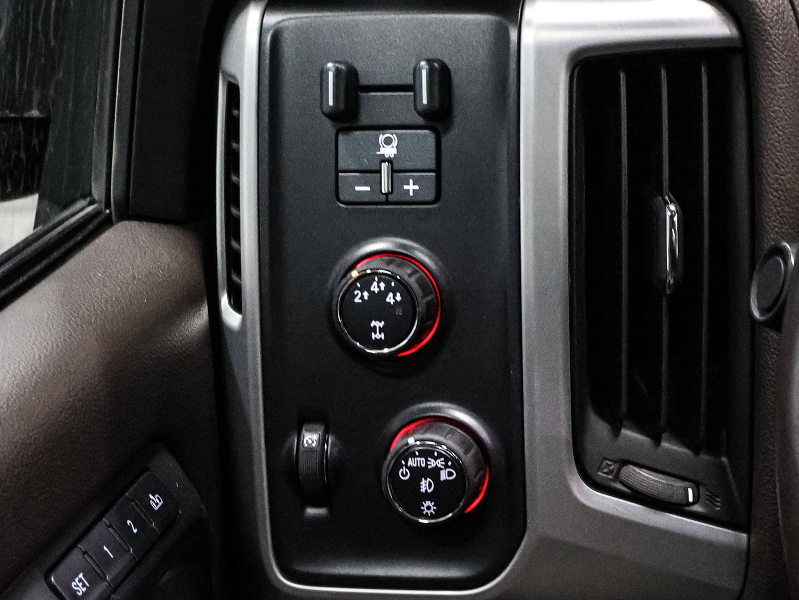 Used 2015 GMC Sierra 3500 SLT w/ Duramax Plus Package AWD/4WD image 30
