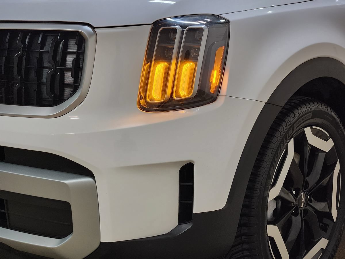 Used 2024 Kia Telluride EX w/ EX Captain's Chair Package FWD image 14