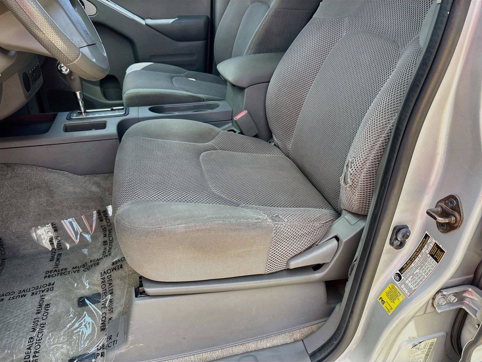 Used 2015 Nissan Frontier SV w/ SV Value Truck Package RWD image 18