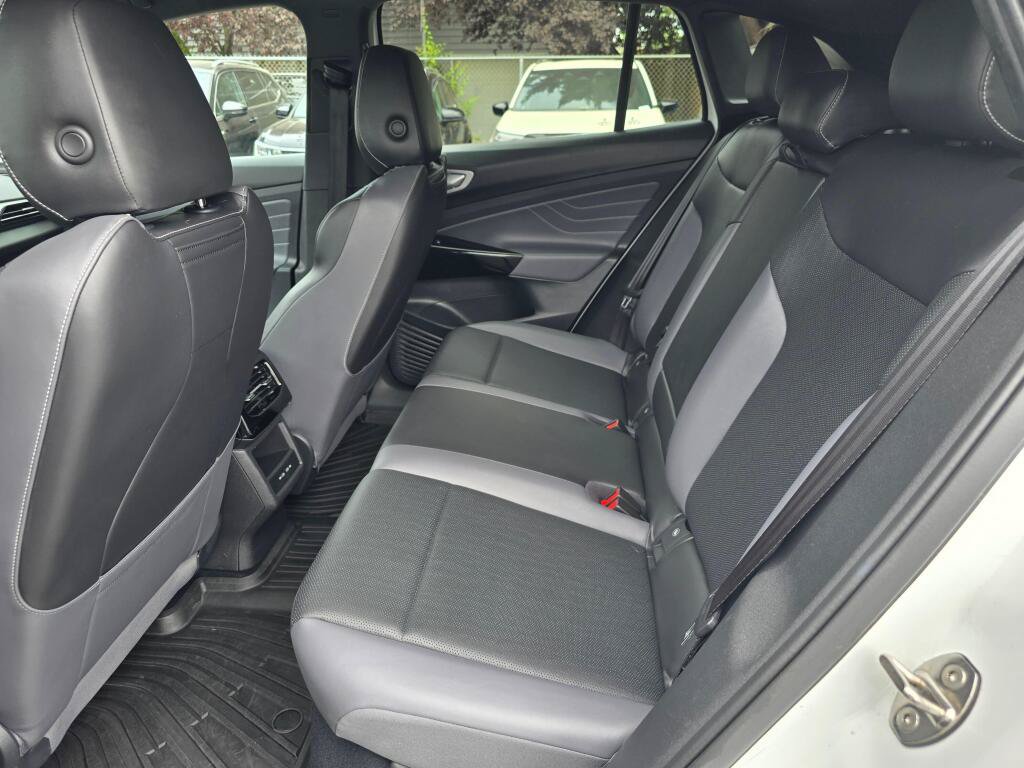 Used 2023 Volkswagen ID.4 Pro S AWD/4WD image 17