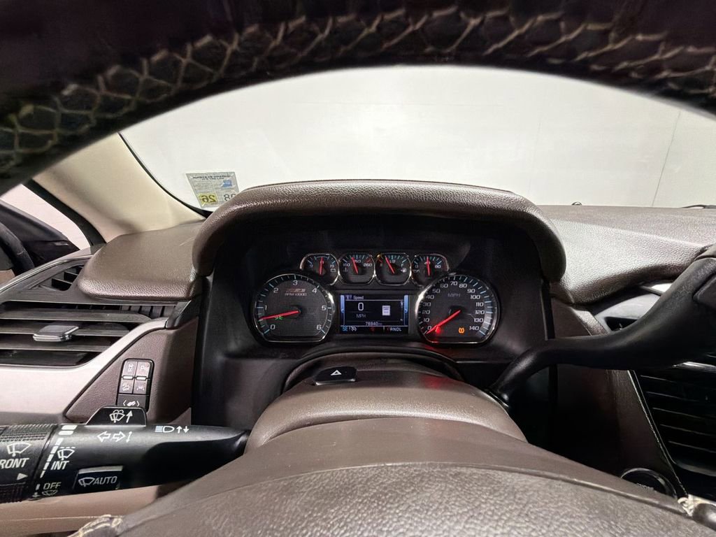 Used 2018 Chevrolet Suburban LT image 11