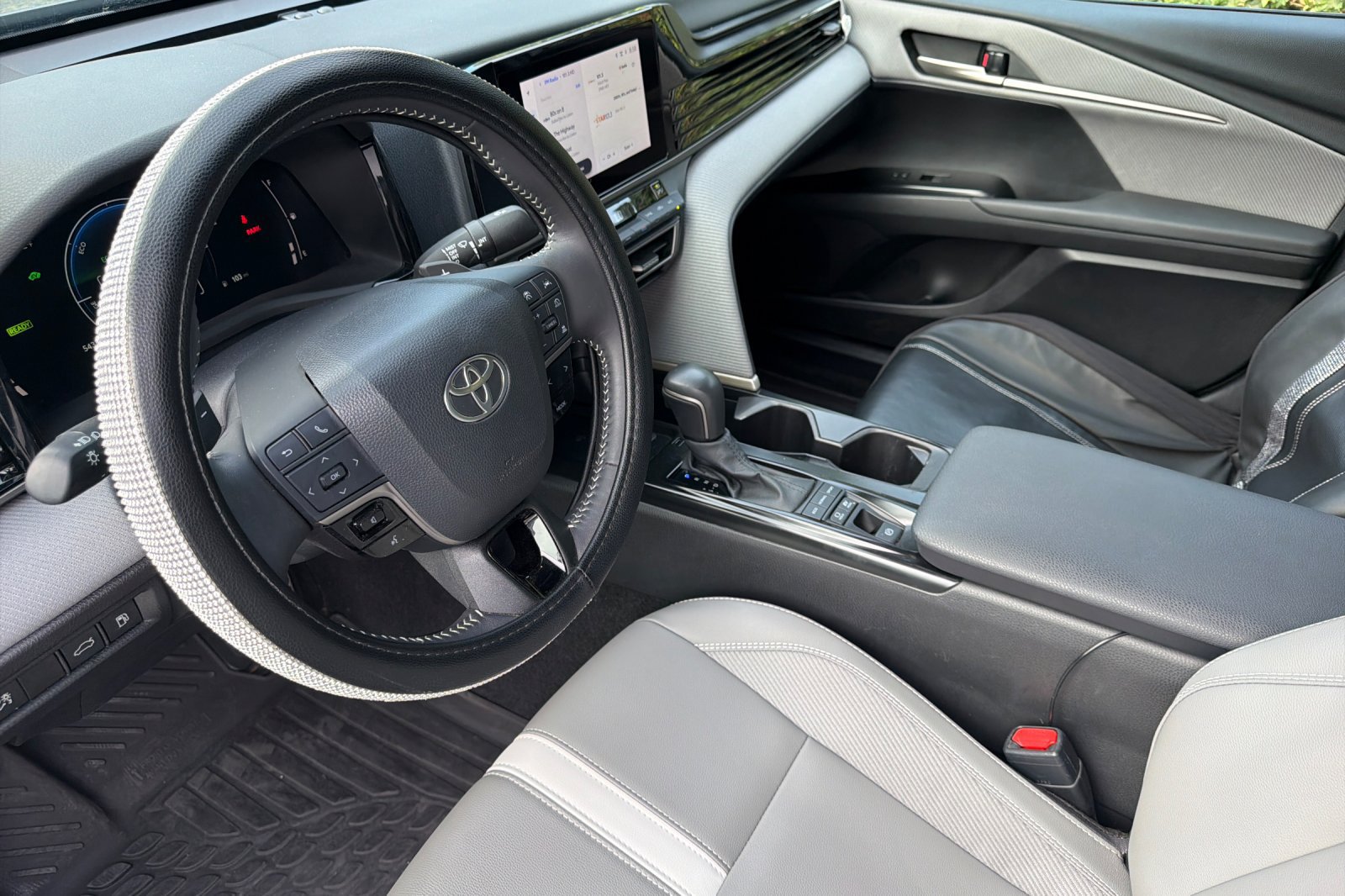 Used 2025 Toyota Camry SE w/ Convenience Package FWD image 12