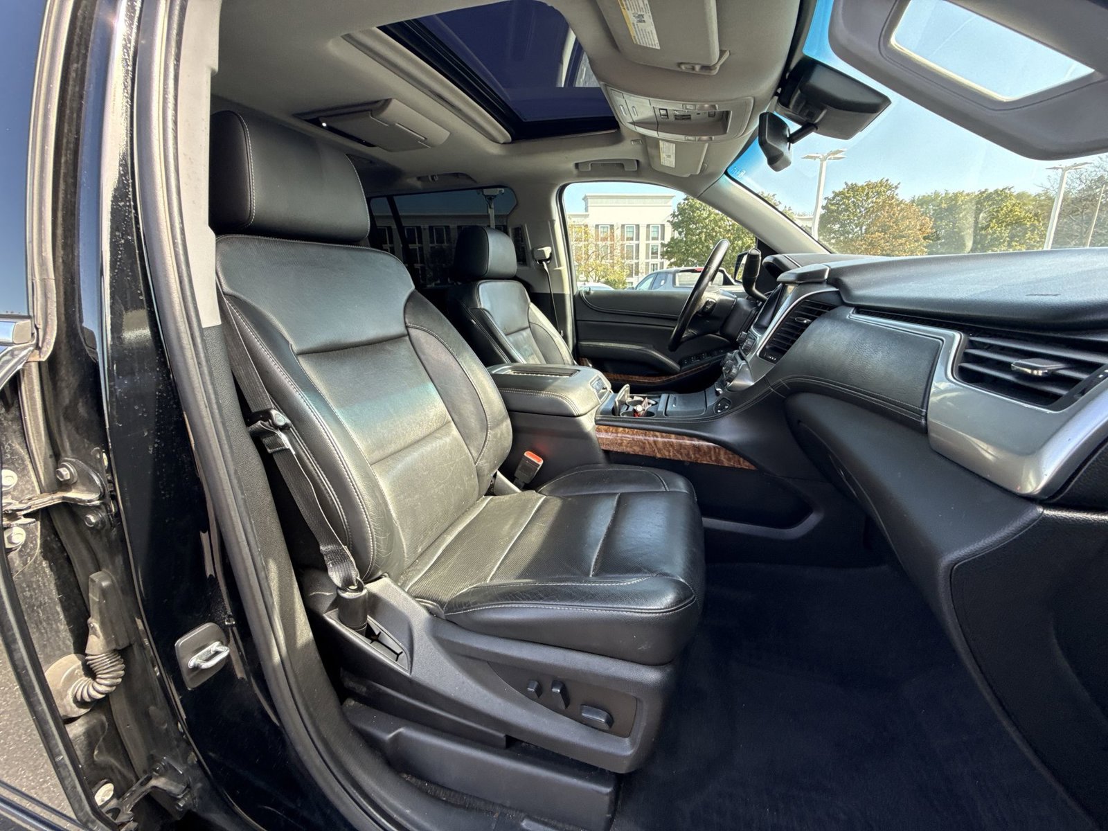 Used 2019 Chevrolet Suburban Premier AWD/4WD image 27