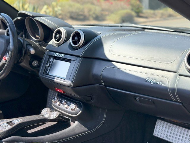 Used 2014 Ferrari California image 30