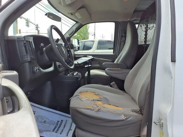 Used 2015 Chevrolet Express 2500 RWD image 12
