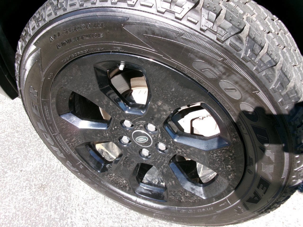 Used 2020 Land Rover Defender 110 SE image 31