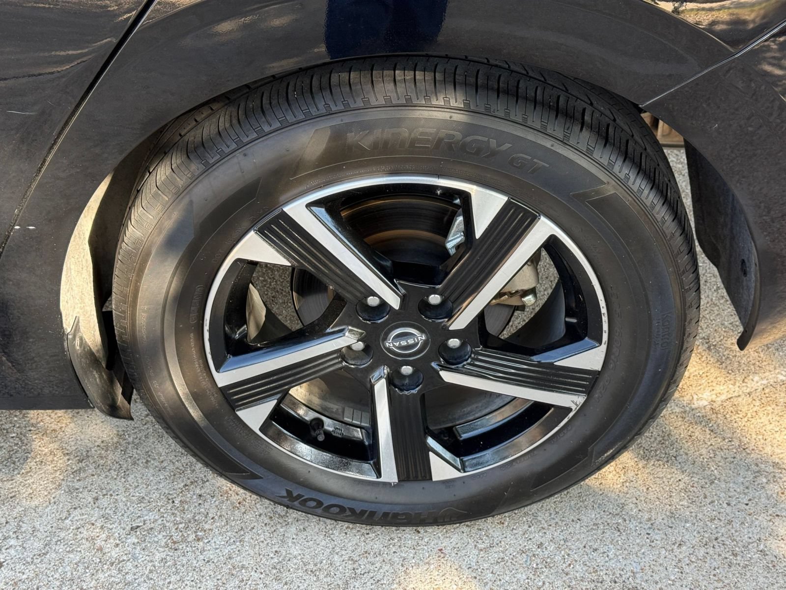 Used 2025 Nissan Sentra SV FWD image 30