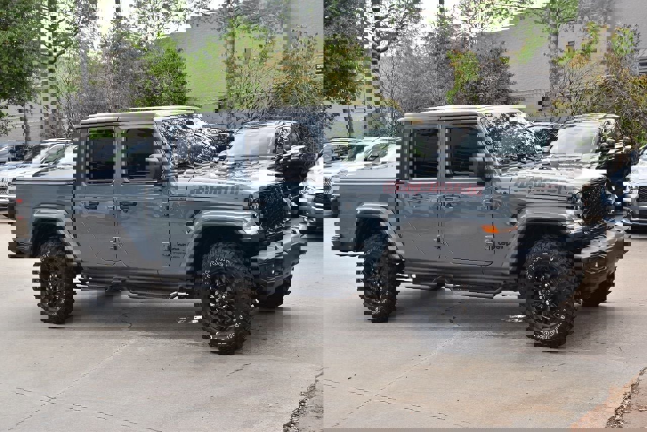 Used 2025 Jeep Gladiator Willys image 5